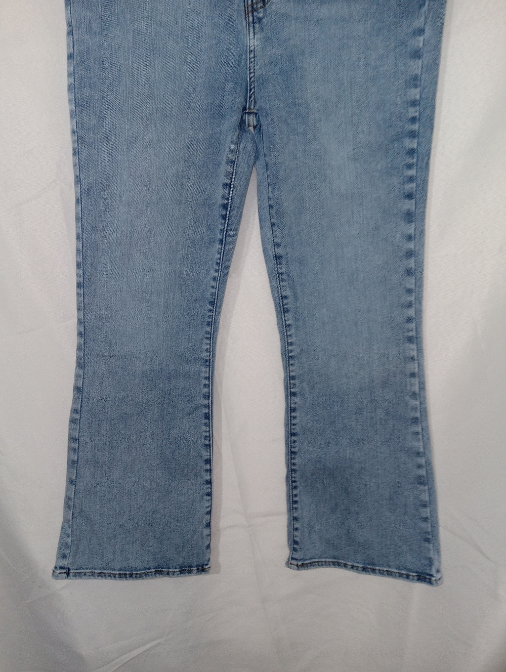 FRAME Le Crop Mini Boot Jeans Women’s 30 Igloo Wash Light Blue Cropped Flare - Picture 5 of 13
